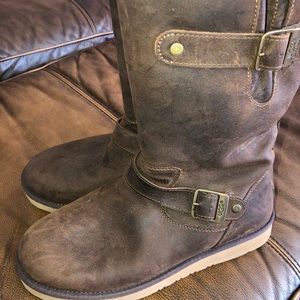 Women’s Ugg Sutter Boots. In very good condition.
